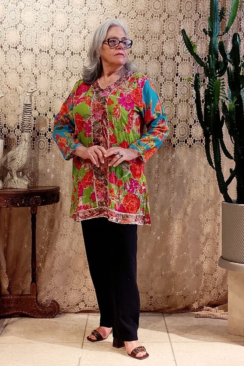Tunica em Algodão Decote V com Mangas Longas Bordada e Estampa Floral G Verde G
