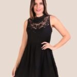 Vestido Curto em Viscose Alça Regata com Pala Crochê e Bol Preto