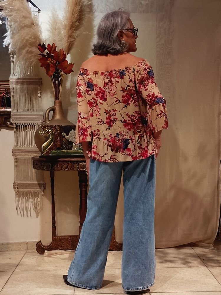 Bata em Viscolinho Ciganinho com Meias Mangas Sino Estampa Rosa M