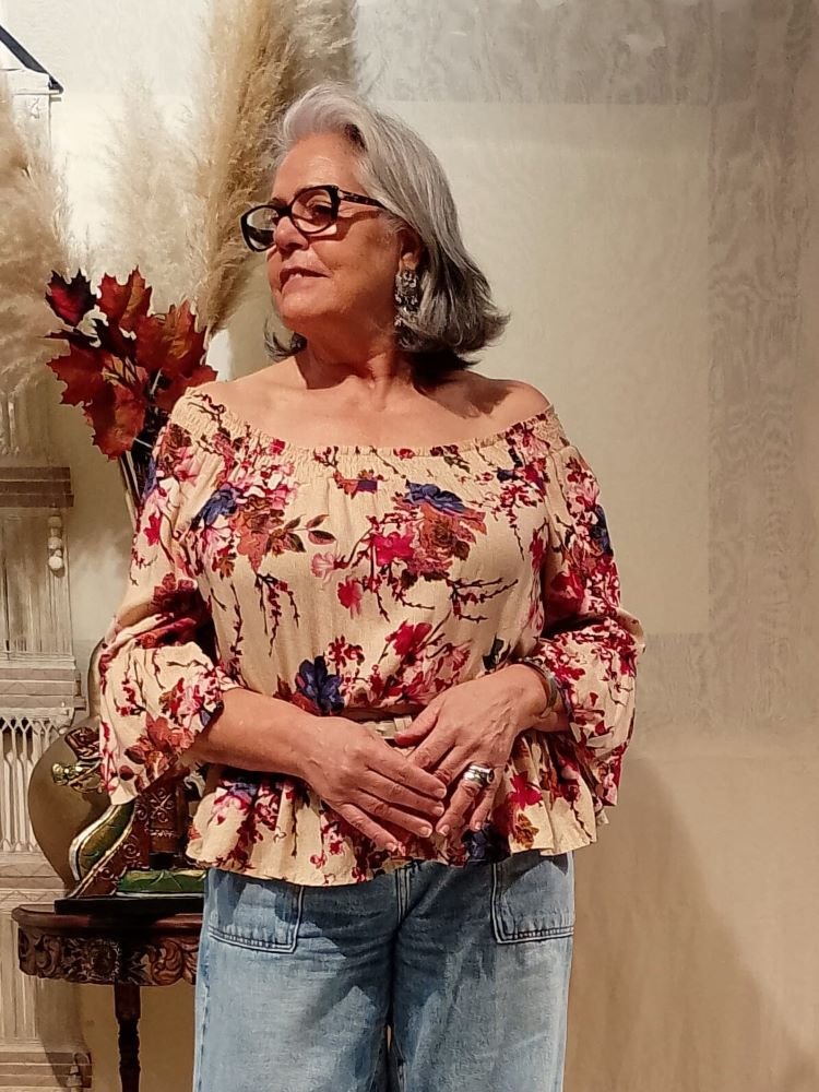 Bata em Viscolinho Ciganinho com Meias Mangas Sino Estampa Rosa M