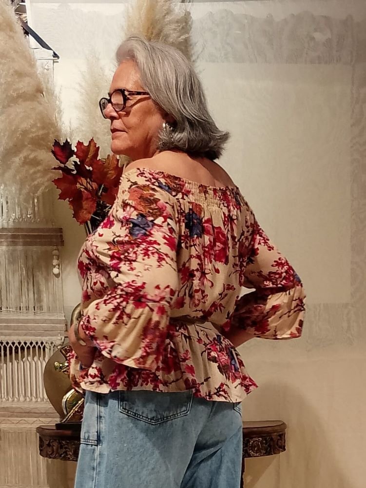 Bata em Viscolinho Ciganinho com Meias Mangas Sino Estampa Rosa M