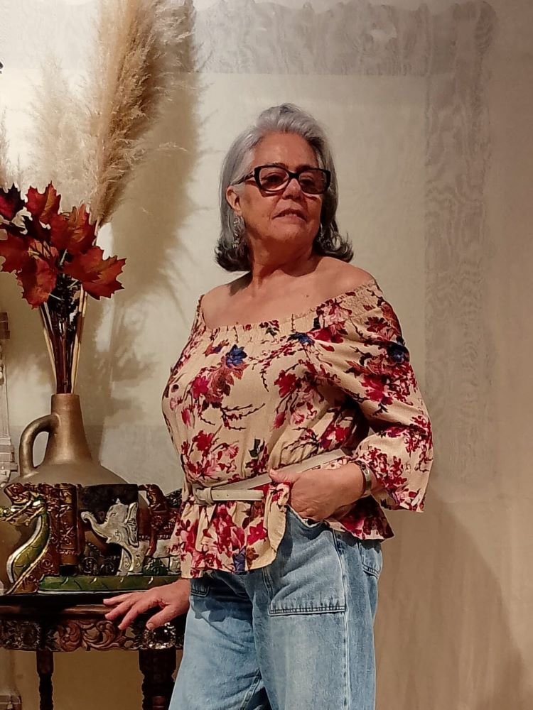 Bata em Viscolinho Ciganinho com Meias Mangas Sino Estampa Rosa M