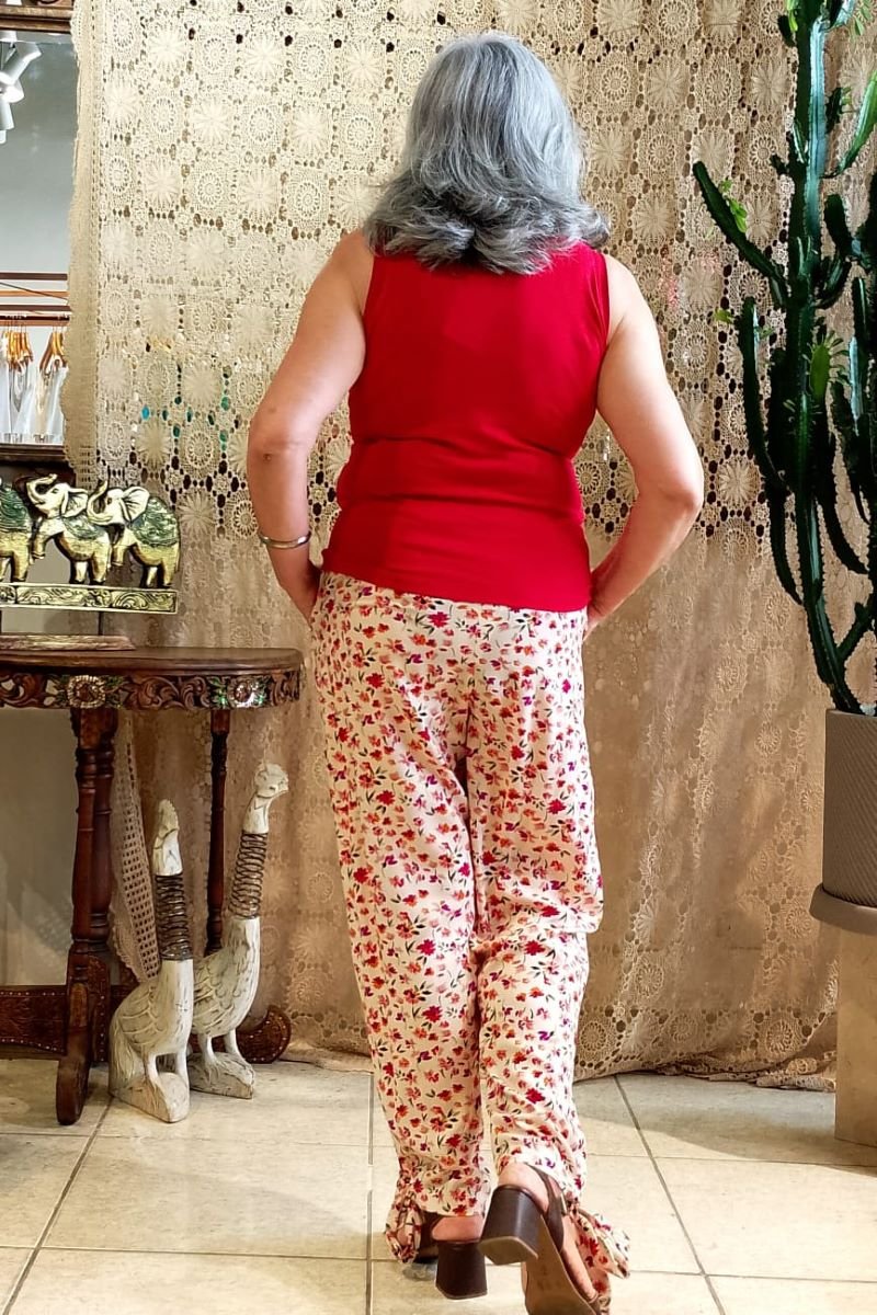 Calça em Viscose Cintura Alta Estampada e Laço Punho Off e Laranja M