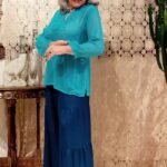 Bata em Crepe Tradicional Bordado Sombra com Mangas Longas Turquesa G