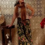 Calça Pantalona em Viscose Cintura Alta Estampada Lastex e Faixa Folhagens Verde Musgo M