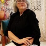 Camisa em Viscose com Mangas Longas com Renda no Decote e Costa Preta G