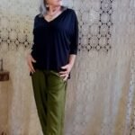 Calça em Viscose com Pala Boca Fina Punho Verde Musgo