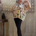 Kaftan Média Tela Ombro Vazado Estampa Borboleta Nude