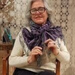 Pashmina em Algodão Duplo Estampado e com Barrado Roxo e Cinza