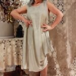 Vestido Midi Amplo em Linho Italiano e Liocel Cavado Decote Redondo Irregular Fendi