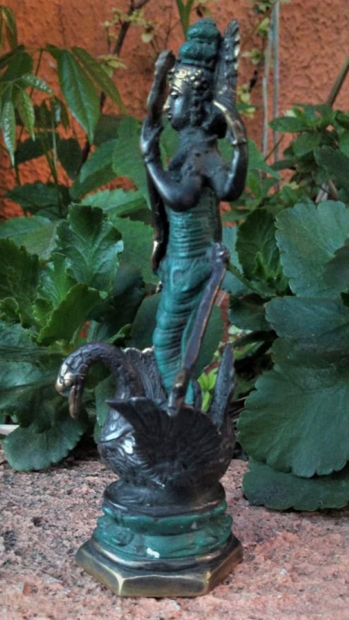 Sarasvati em Bronze com Pátina Verde