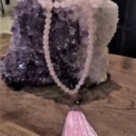 Japamala com Pedras Naturais Quartzo Rosa