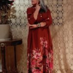 Vestido Longo em Puro Linho Italiano com Mangas Longas Barrado Flor Telha
